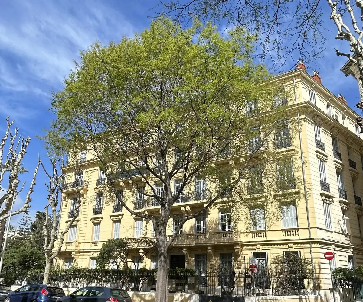 Immeuble Belle Époque du 54 boulevard Victor Hugo à Nice, siège du centre d'affaires AlphaDom